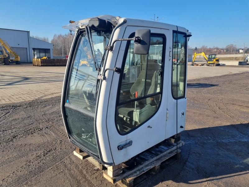 LIEBHERR A 934 CHD  KABINA
